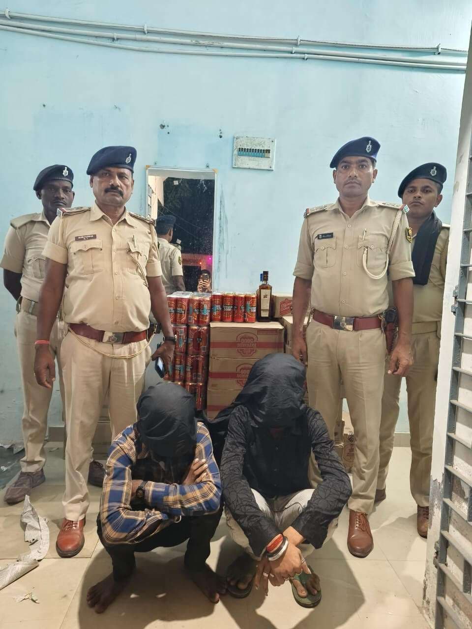 382 लीटर विदेश शराब जब्त, चार तस्कर गिरफ्तार