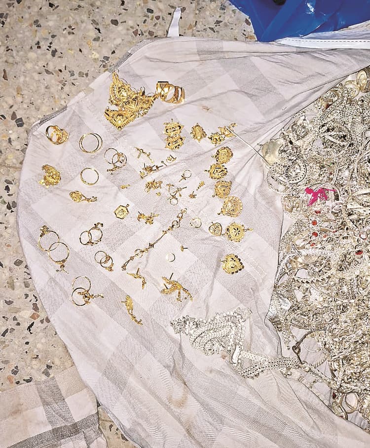 Gopalganj News : पूर्णिया पुलिस ने तीन अंतरराज्यीय लुटेरों को किया गिरफ्तार, लूट के सामान बरामद