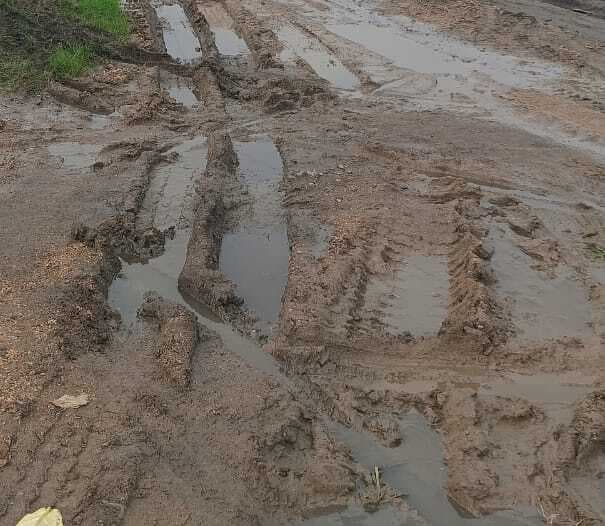 Bokaro News : सड़क जर्जर, ग्रामीणों ने दी माइंस बंद करने की चेतावनी