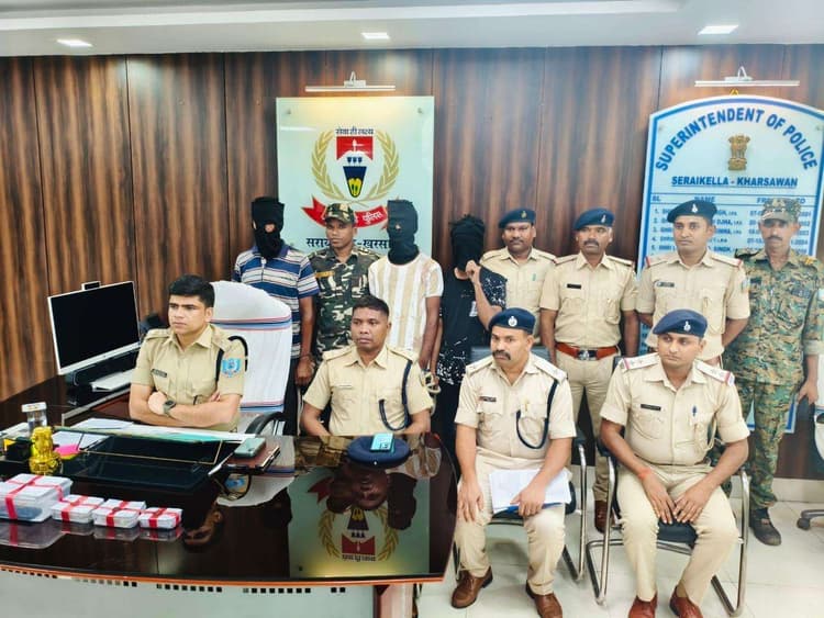Seraikela Kharsawan News : 207 ग्राम ब्राउन शुगर के साथ तीन तस्कर गिरफ्तार