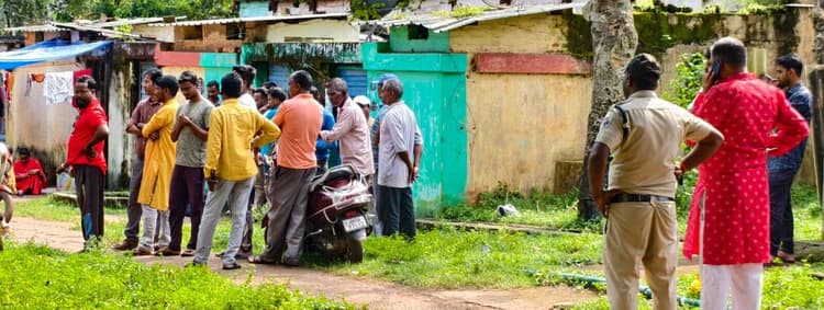 Chaibasa News : बरामदे में तार पर कपड़ा डालते ही करंट से ट्रैकमेंटेनर झुलसा, हुई मौत