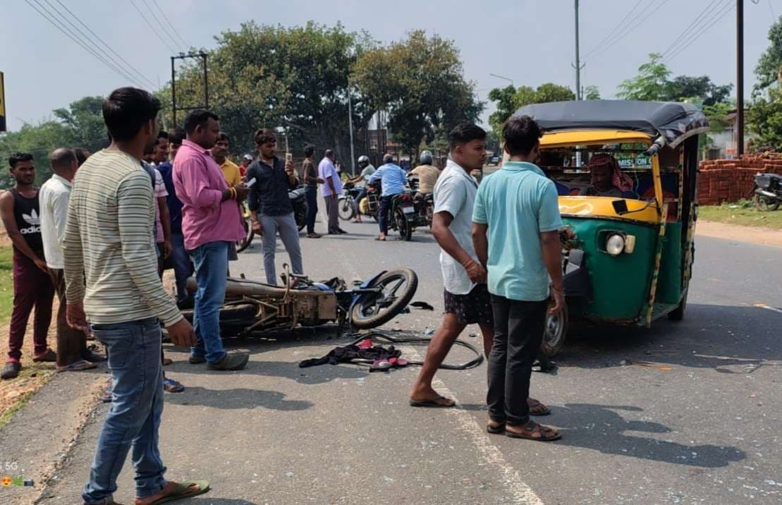 Giridih News :टेंपो व बाइक में टक्कर, पांच घायल