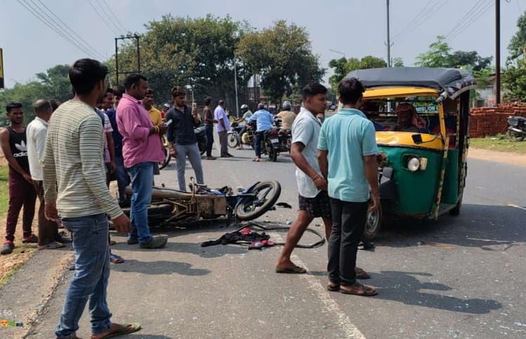 Giridih News :टेंपो व बाइक में टक्कर, पांच घायल