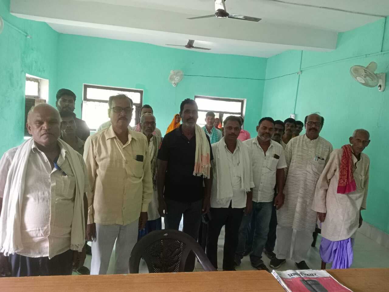 Bhagalpur news कृषि इनपुट वितरण में गड़बड़ी से नाराज किसान पहुंचे कृषि कार्यालय