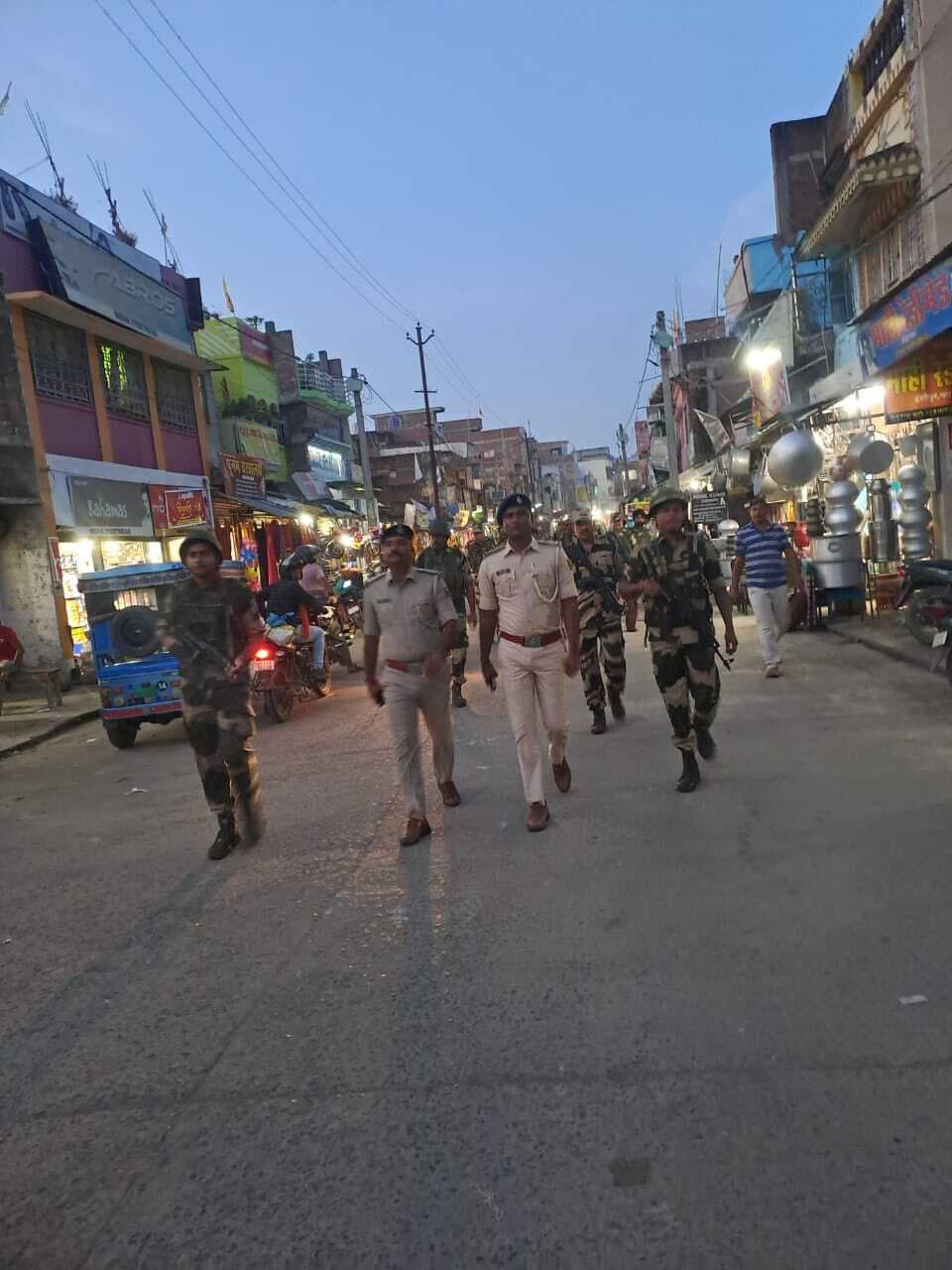 Bhagalpur news शांति एवं सुरक्षा सुनिश्चित करने को निकाला फ्लैग मार्च