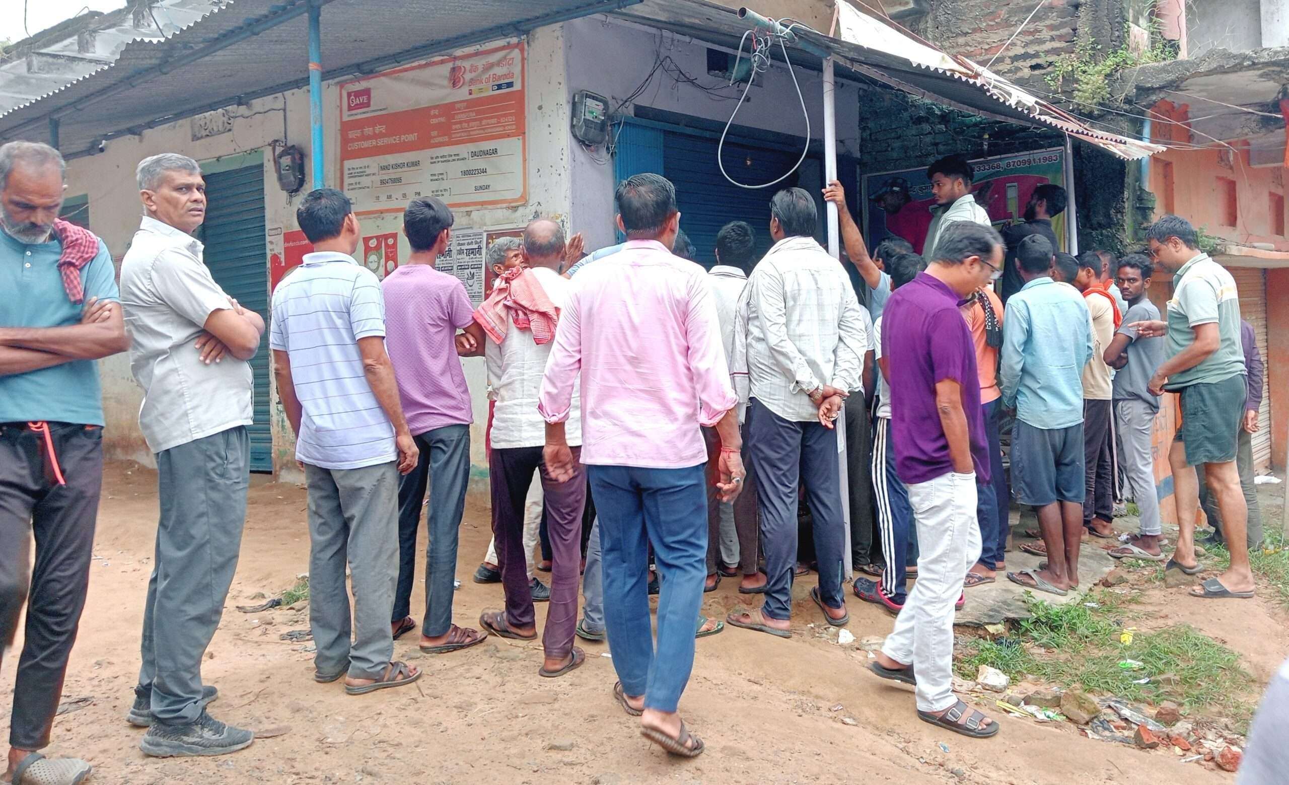 ज्वेलर्स दुकान से गहने की चोरी