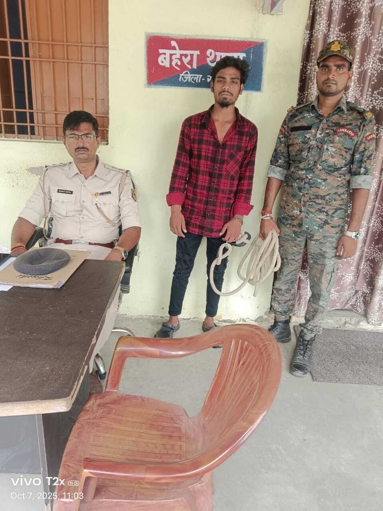 शराब के साथ महिला गिरफ्तार, लूट का आरोपित भी दबोचा गया