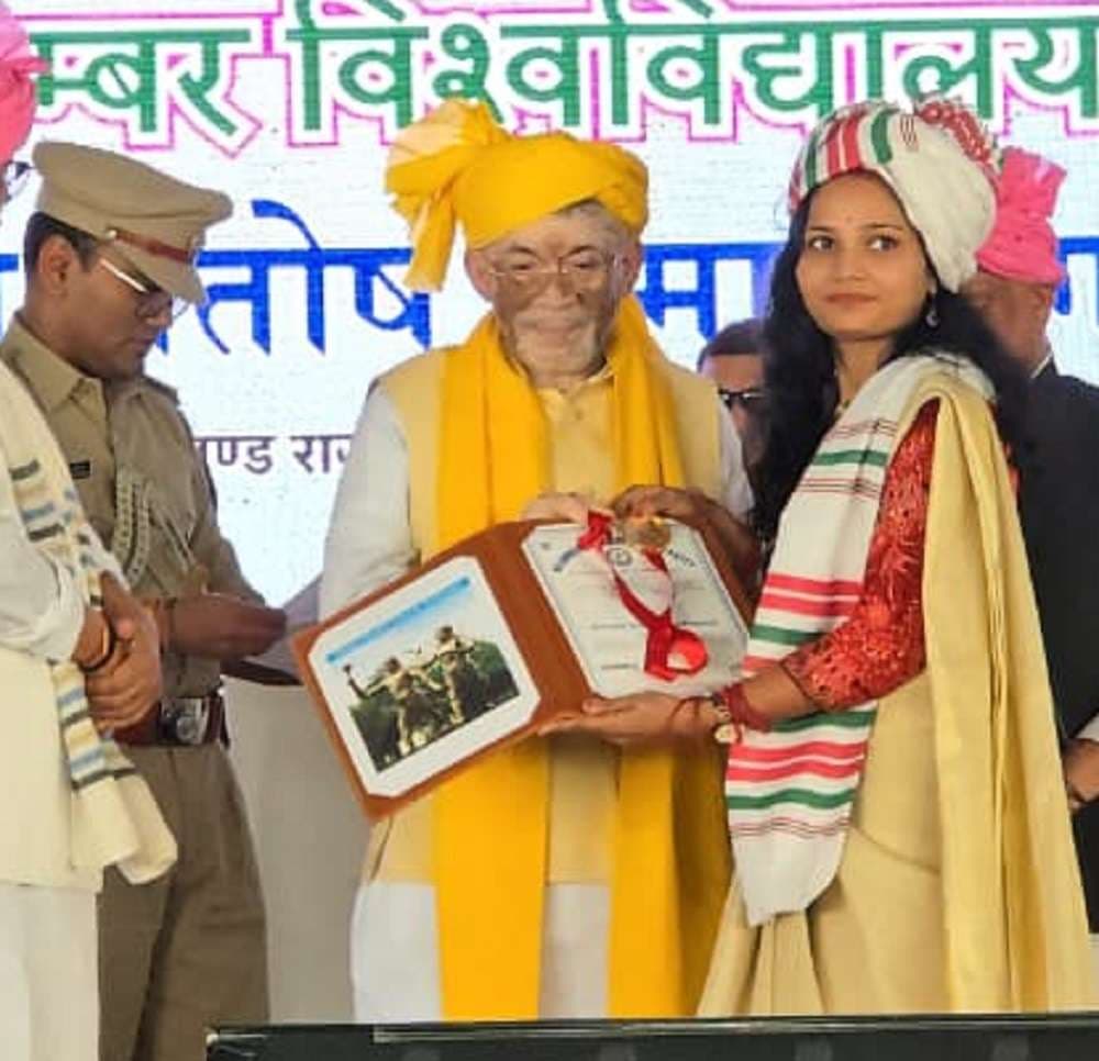 बचरा की प्रियंका को अर्थशास्त्र में मिला गोल्ड मेडल