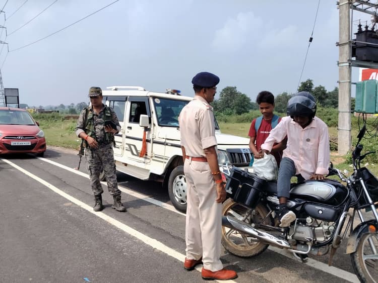 पुलिस ने चलाया वाहन चेकिंग अभियान