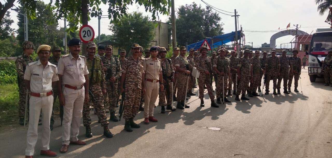 जिले में फूलप्रूफ सुरक्षा-व्यवस्था, बढ़ी पुलिस की चौकसी, सीमा पर निगरानी