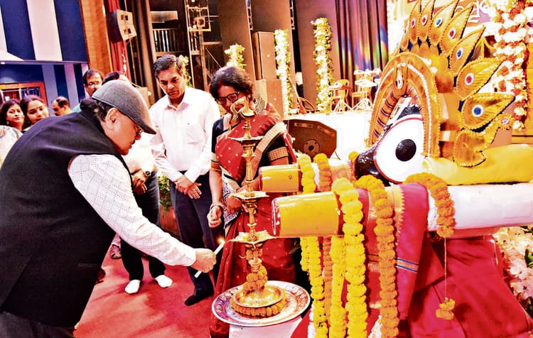 Rourkela News: आरएसपी के कुमार उत्सव में कलाकारों ने पारंपरिक गीतों से किया मंत्रमुग्ध