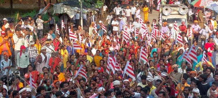 Giridih News: सरिया में आदिवासियों ने निकाली आक्रोश महारैली