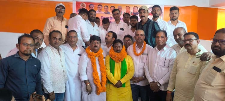 Giridih News: नवनियुक्त कांग्रेस जिलाध्यक्ष का स्वागत सह पदभार ग्रहण कार्यक्रम