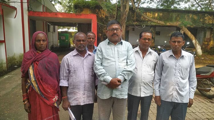Bokaro News : एसडीओ के साथ नहीं हो सकी अवार्डी मजदूरों की वार्ता