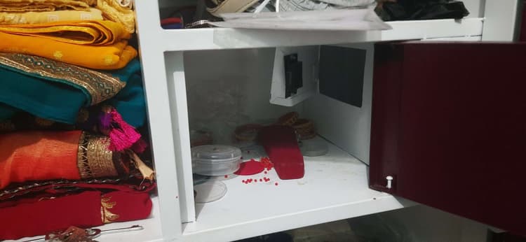 Bokaro News : खेतको में बंद आवास से लाखों की चोरी