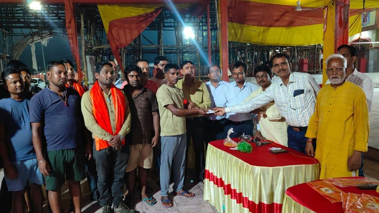 Bokaro News : पंडाल निर्माण व सजावट करने वाले हुए सम्मानित