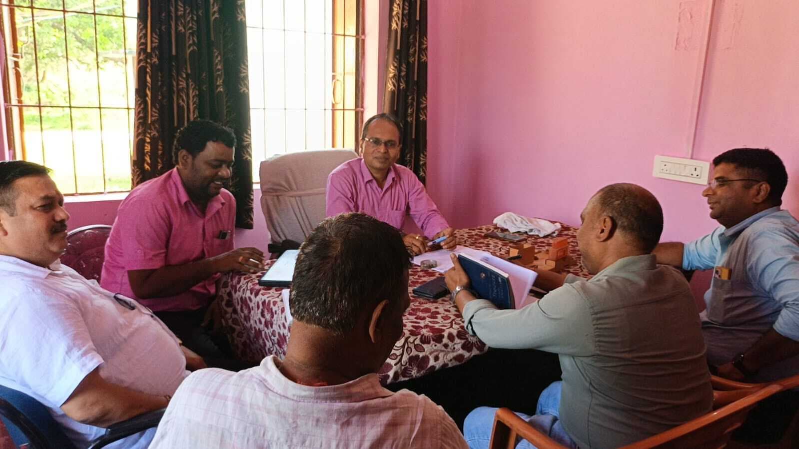 अकबरपुर में मनरेगा कर्मियों की हुई बैठक