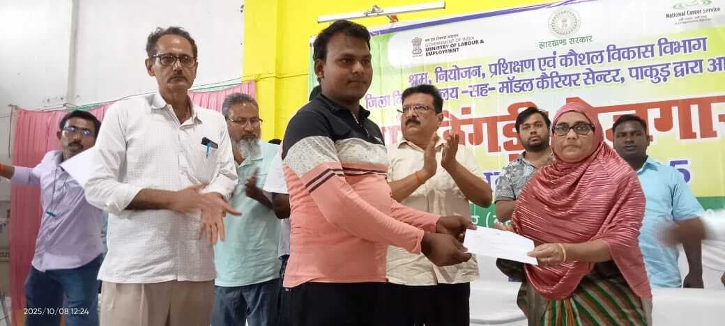 रोजगार मेले में 329 अभ्यर्थियों को मिले नियुक्ति पत्र