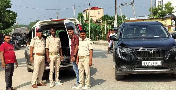 रौटा थाना पुलिस ने वाहन चेकिंग में काटा चालान