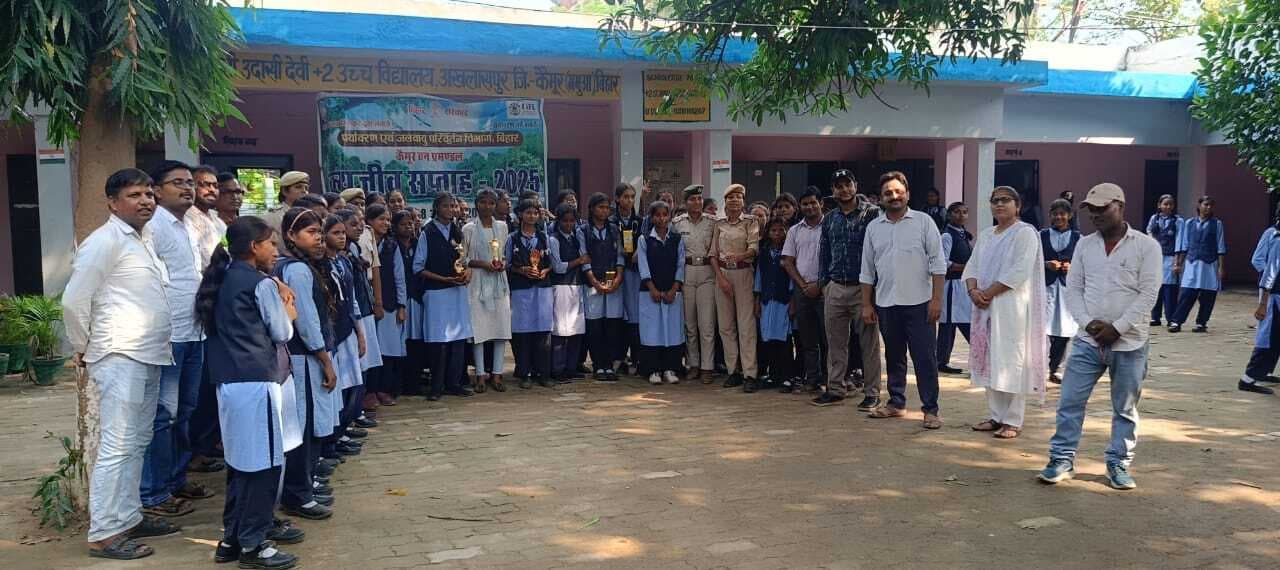 पेंटिंग व चित्रकारी प्रतियोगिता में अनन्या रही प्रथम