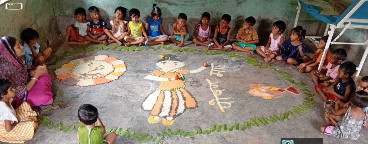 आंगनबाड़ी केंद्रों में बच्चों ने की रचनात्मक गतिविधियां