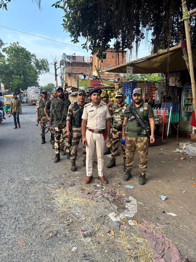 चुनाव को लेकर सशस्त्र बलों ने किया फ्लैगमार्च