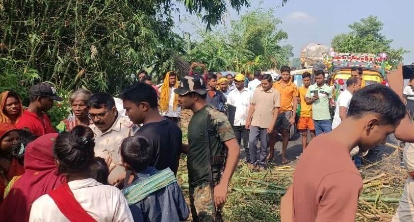 सड़क जाम कर बाढ़ पीड़ितों ने किया प्रदर्शन