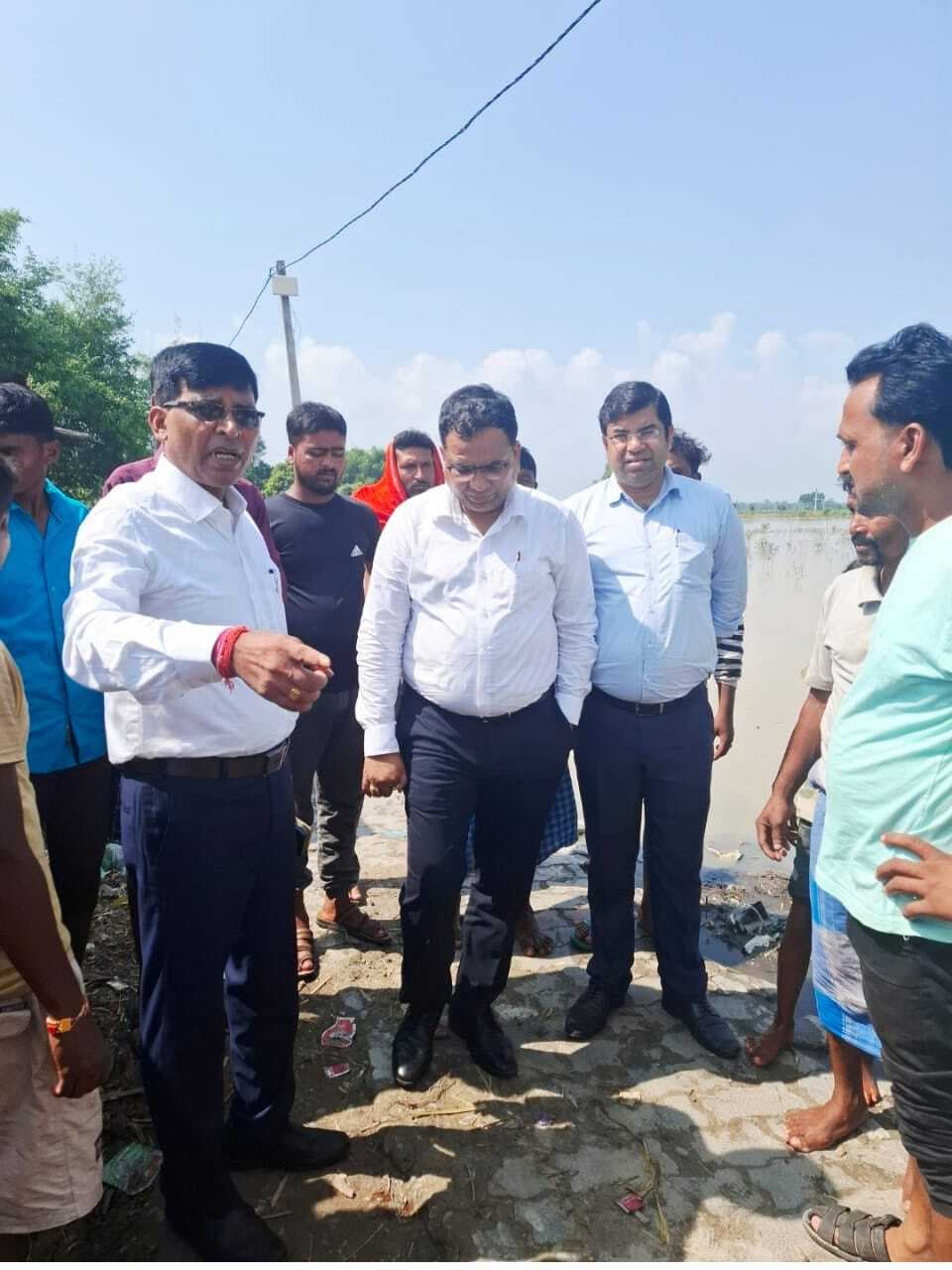 बाढ़ प्रभावित क्षेत्र का एसडीओ ने लिया जायजा