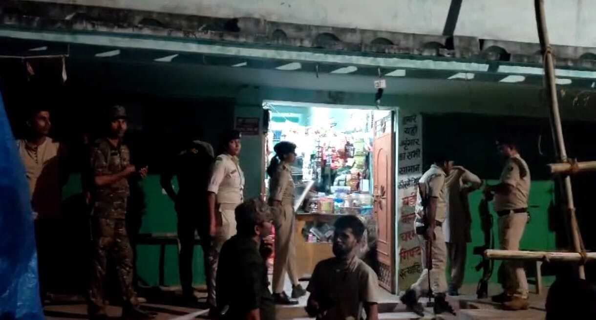 छह किलो गांजा व 64 हजार 990 रुपये नकद समेत तस्कर गिरफ्तार