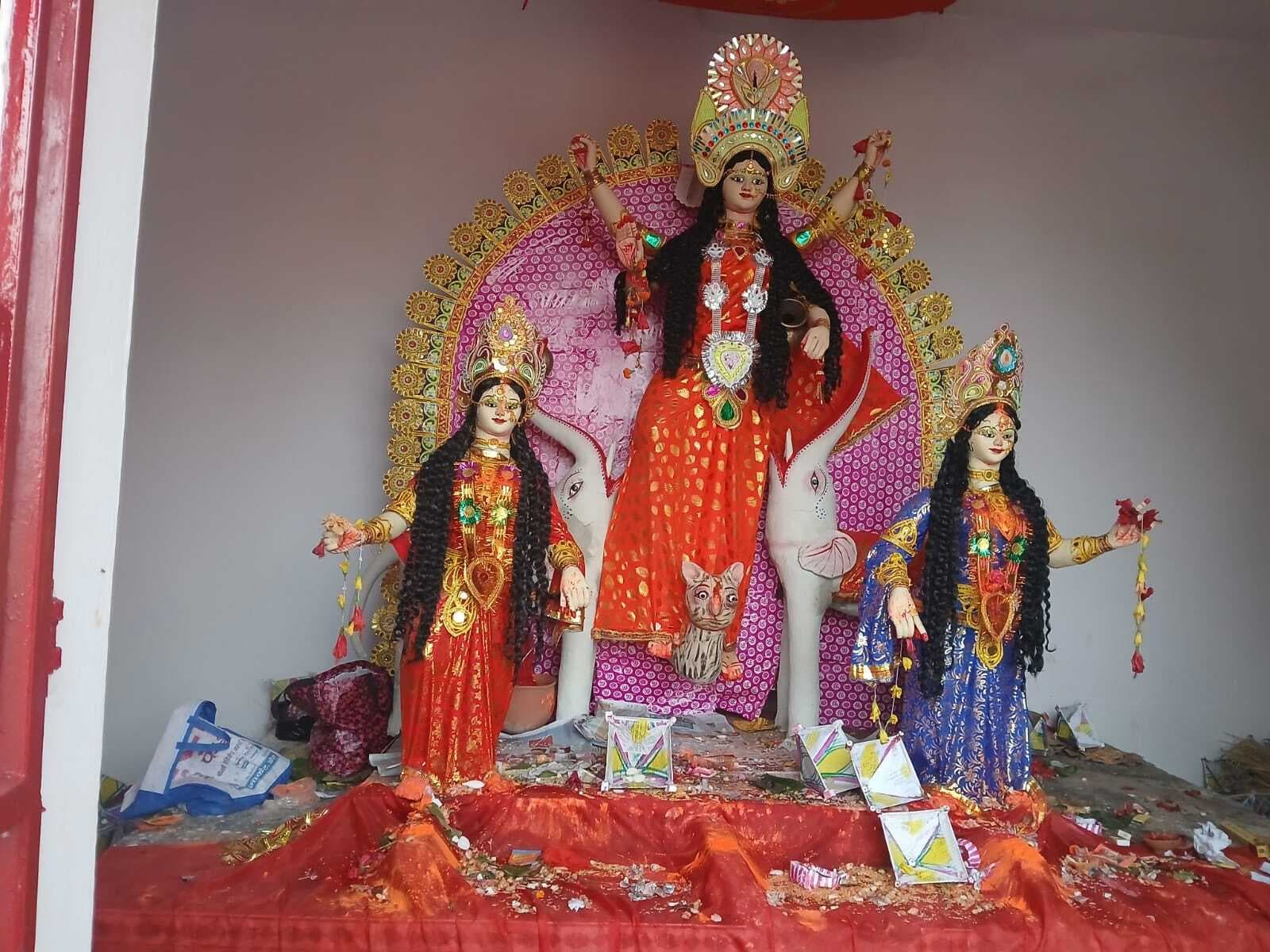 महादेवी लक्ष्मी मंदिर का पट खुलते ही उमड़ी श्रद्धालुओं की भीड़