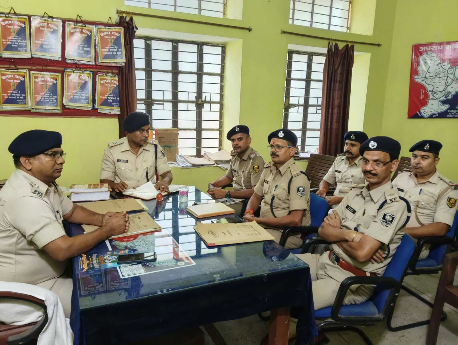 चुनाव को लेकर बॉर्डर इलाके के पुलिस थानों के साथ एसडीपीओ ने की चर्चा