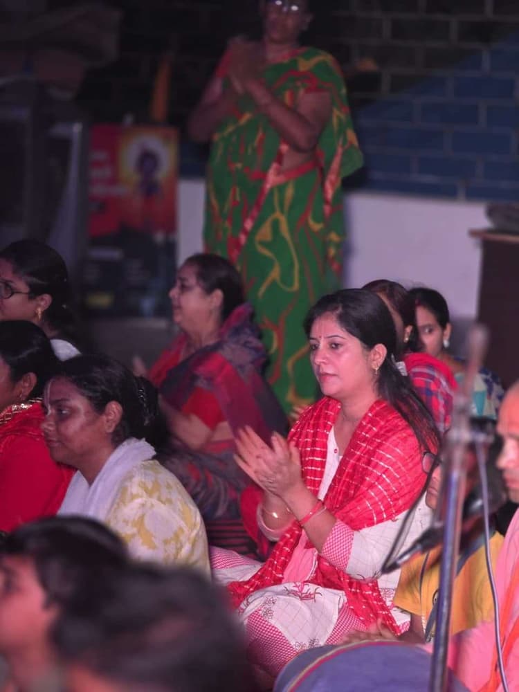 Deoghar news : इस्कॉन मंदिर में दामोदर मास पर विशेष पूजा, दीपोत्सव की हुई शुरुआत