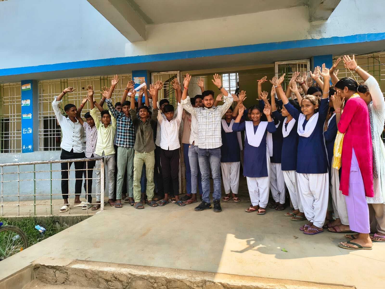 छात्र-छात्राओं ने 10वीं के पंजीयन फॉर्म भरने में अवैध उगाही का लगाया आरोप