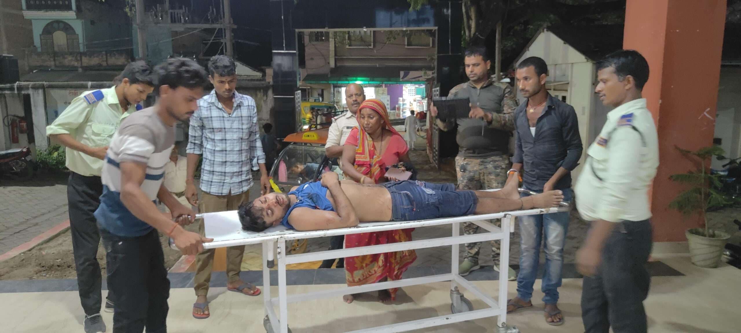 ऑटो व बाइक की टक्कर में बाइक सवार जख्मी