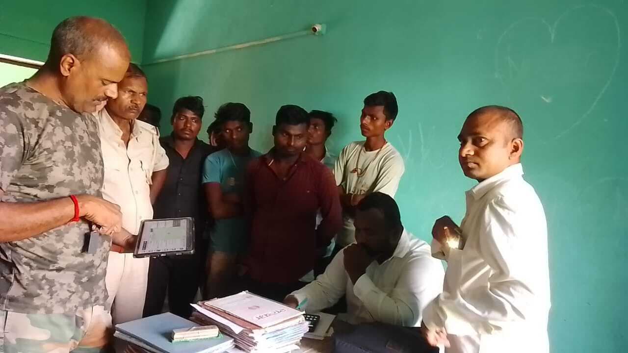 नशे की हालत में मवि उदहाबासा से एचएम गिरफ्तार, अभिभावकों में पनप रहा आक्रोश