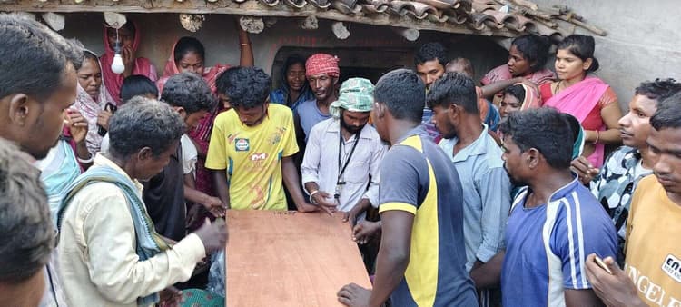 Giridih News :बेंगलुरु से तिलकीमारन पहुंचा प्रवासी मजदूर का शव