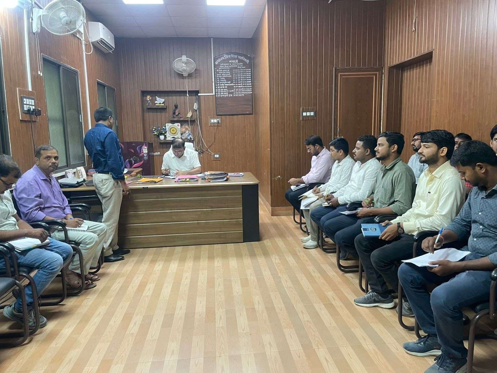 विद्यालयों में मूलभूत सुविधाएं सुनिश्चित कराएं : डीइओ