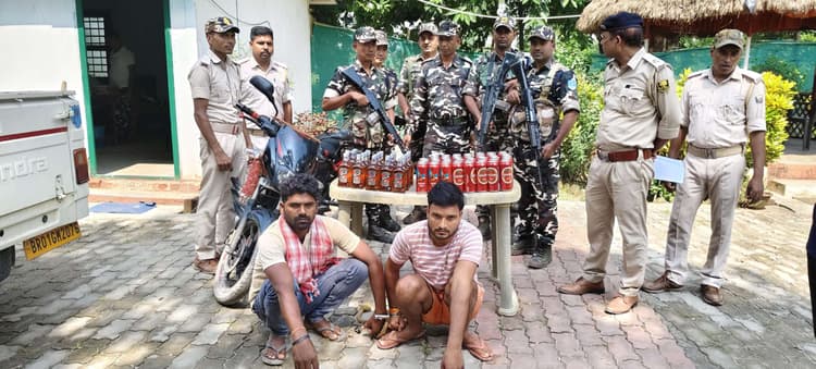 70 बोतल शराब के साथ दो तस्कर गिरफ्तार