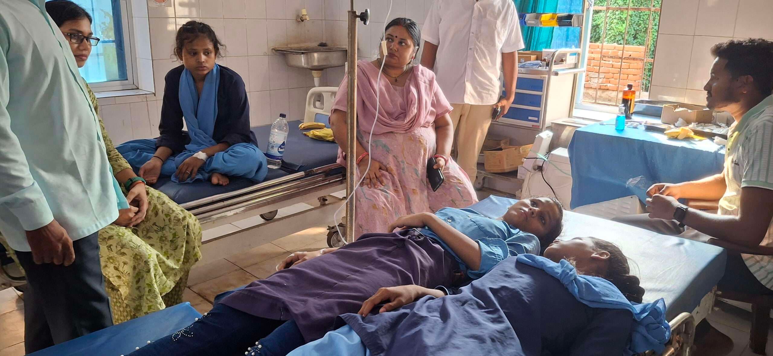 एचपीवी का टीका लगाने के दौरान एक दर्जन छात्राओं की तबीयत बिगड़ी, मची अफरातफरी