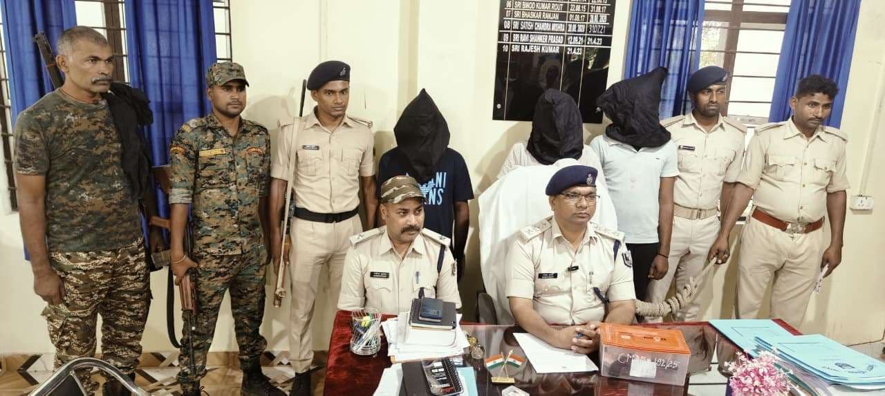 जमीन विवाद में हुई गोलीबारी में तीन लोगों को किया गिरफ्तार