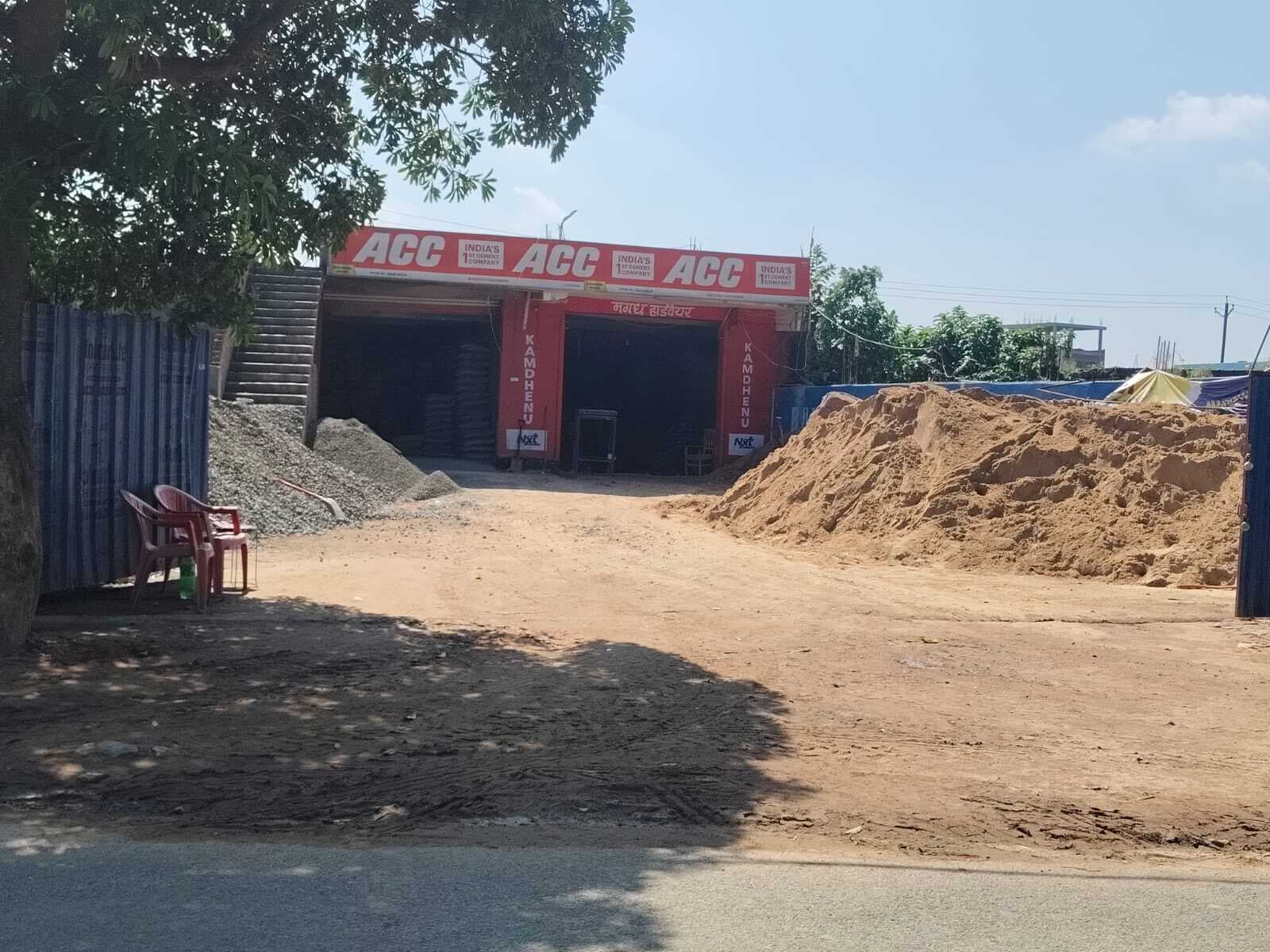 Madhubani : भवन निर्माण सामग्री की कीमत घटने से घर बनाना हुआ सस्ता