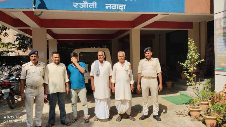 पुलिस ने चार वारंटियों को किया गिरफ्तार