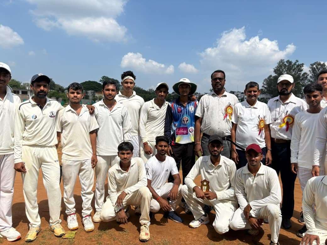 Deoghar news : इंटर कॉलेज क्रिकेट प्रतियोगिता में एएस कॉलेज देवघर ने एसआरटी कॉलेज को हराया, सेमीफाइनल आज