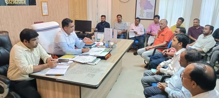 शांतिपूर्ण माहौल में संपन्न कराएं चुनाव: एसडीओ