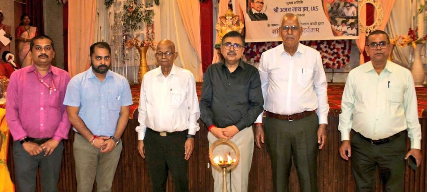 Bokaro news: दयाभाव से नहीं, सम्मान से करें दिव्यांगजनों की सेवा : डीसी