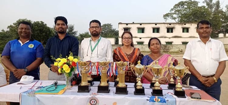Chaibasa News : अंडर-14 बालक व बालिका वर्ग में मवि आसनतलिया बना विजेता