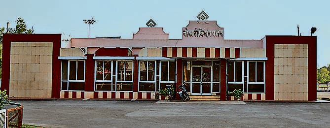 Bokaro news : बोकारो एयरपोर्ट के आसपास का अतिक्रमण 15 दिन में हटाने का आदेश, दुकानों पर नोटिस चिपकाया