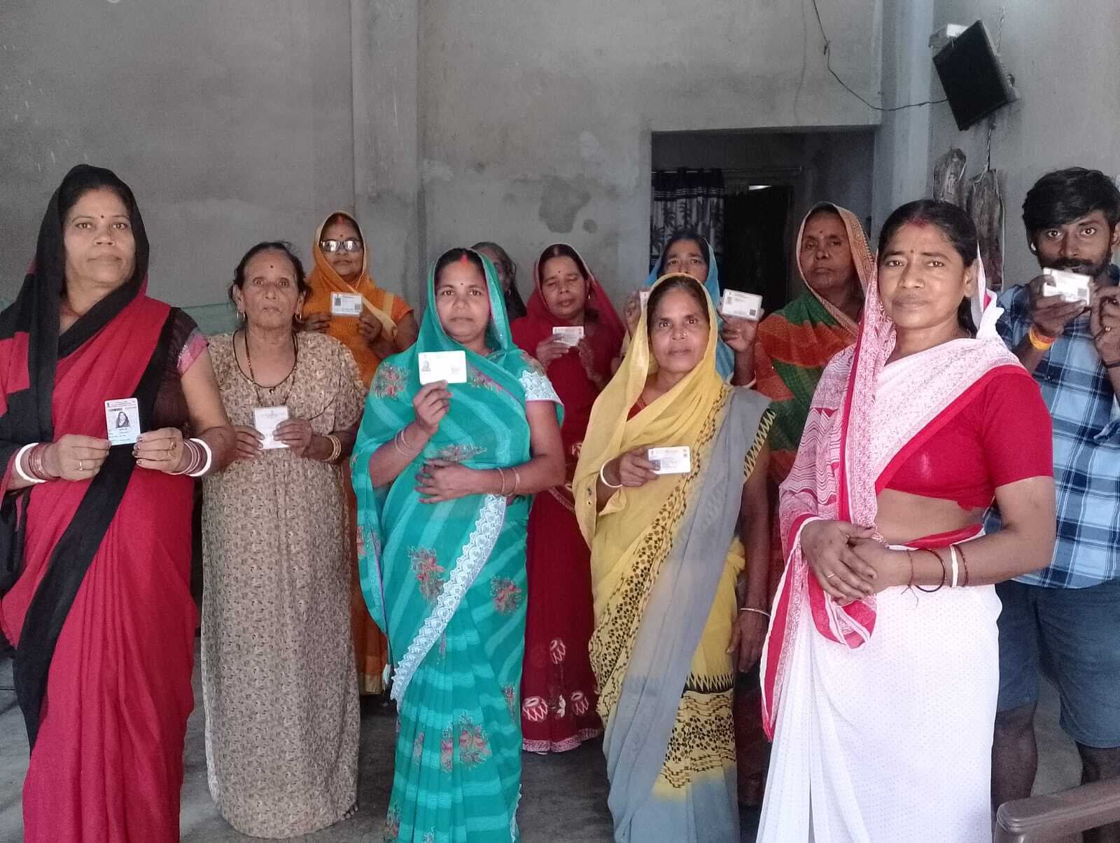 आंगनबाड़ी केंद्रों में मतदान के लिए दिलायी गयी शपथ