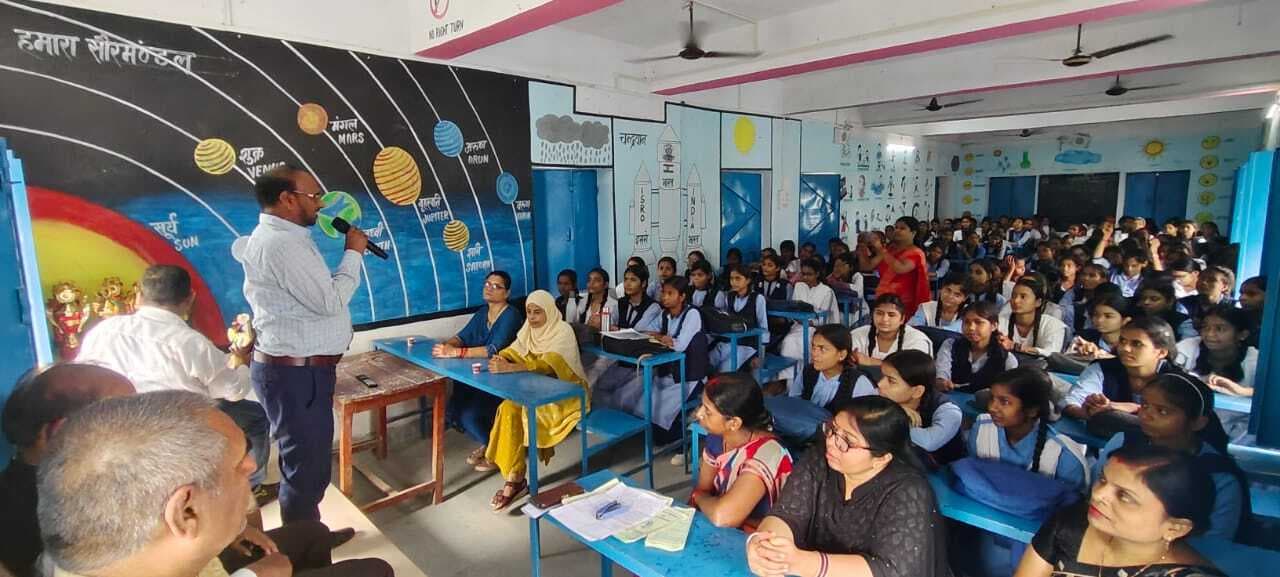 बालिका दिवस पर छात्राओं को अधिकार, सुरक्षा व सशक्तीकरण की दी गयी जानकारी