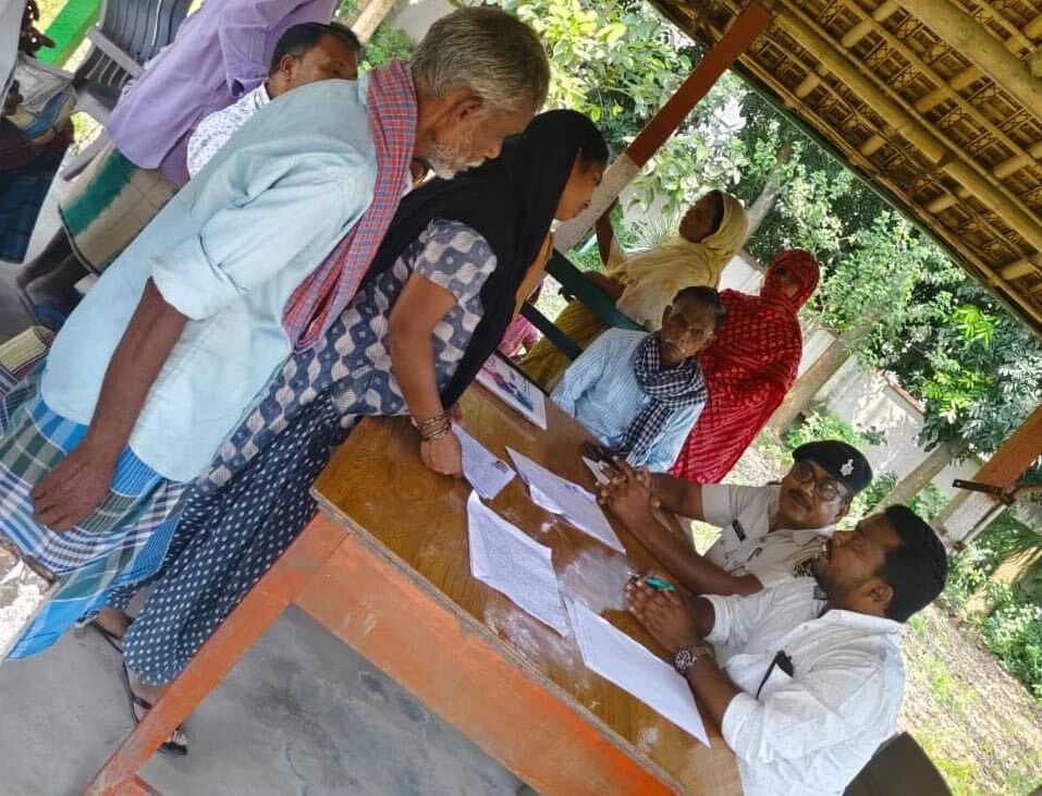 जनता दरबार में दो मामलों का निपटारा, 10 रहे लंबित